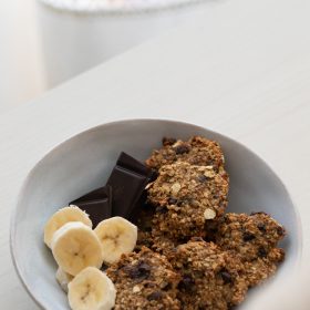 desayuno saludable de galletas de banana y avena